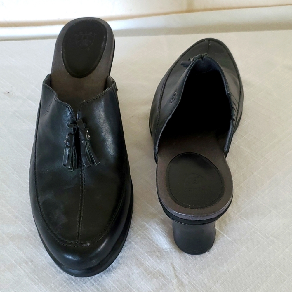 Ariat size 8 1/2 black leather wedge mule. Worn once.